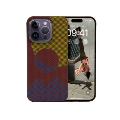 کیف تلفنی با فیبر کربن آرامید با ضخامت 0.8 میلی متر و وزن 16 گرم